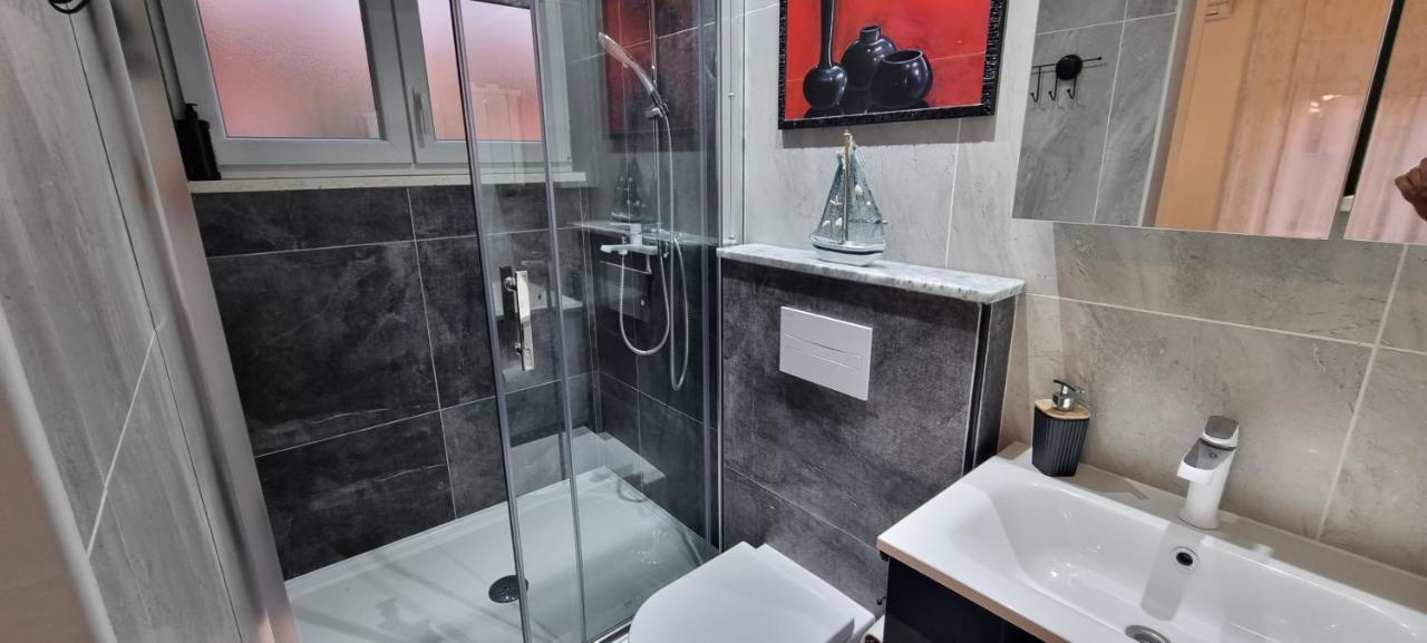 Luxurious Three Bedrooms Apartment With Two Terraces Kaštela エクステリア 写真